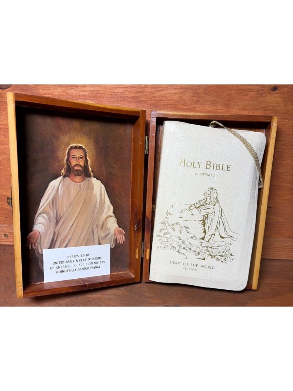 Holy Bible Illustrated Light Of The World Edition Cedar Box 1976 Union Made USA